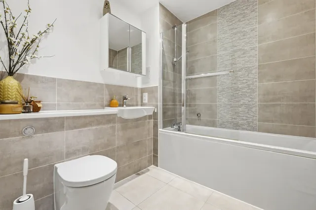 13 Daubenton House Havelock Road, Southall UB2 4GJ