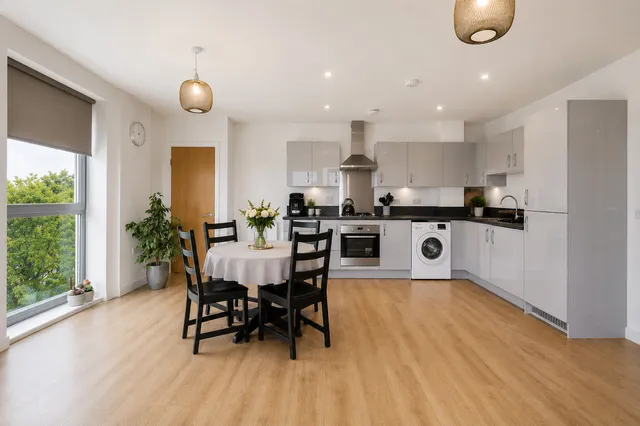13 Daubenton House Havelock Road, Southall UB2 4GJ