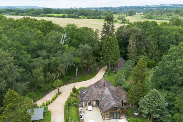 Hazelgrove Wiggonholt, Pulborough RH20 2EP