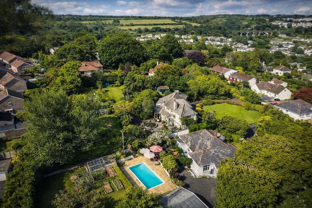 3 Trevone Crescent, St Austell PL25 5EB