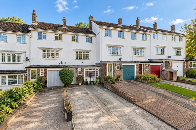 6 Brookside, St. Austell PL25 4HL