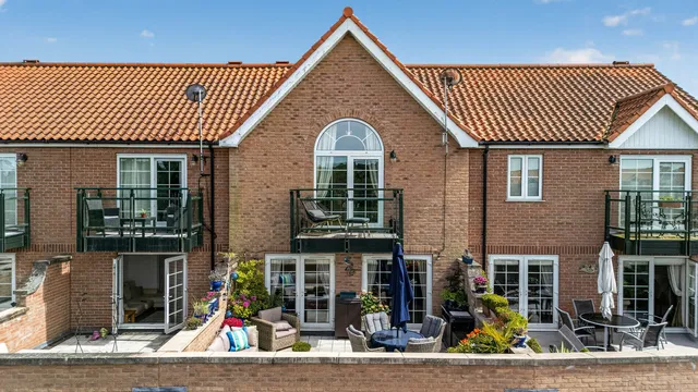 6 Marine Walk, Burton Waters, Lincoln LN1 2TS