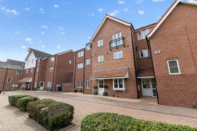 6 Marine Walk, Burton Waters, Lincoln LN1 2TS