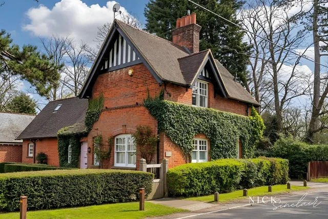 Lightoaks Cottage Mill Green Road, Ingatestone CM4 0HX