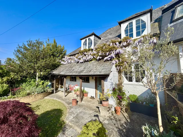 Chestnut Cottage, 44 Shide Road, Newport PO30 1YE