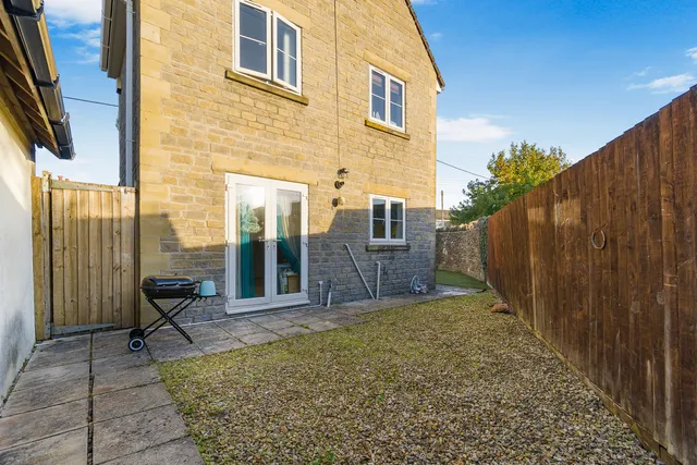 18 North Road, Bristol BS36 1PS