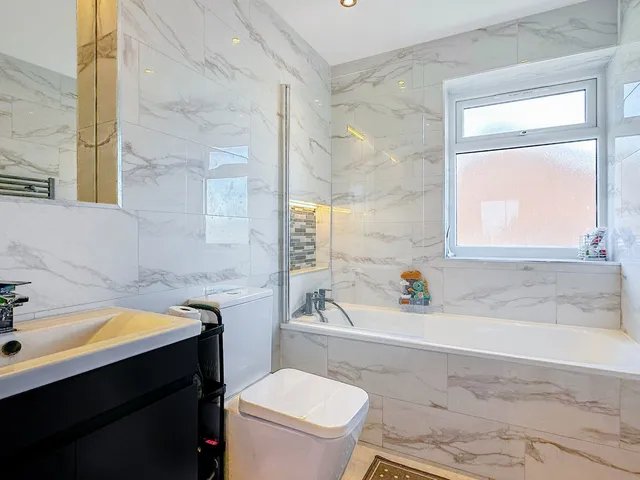 64 Old Bath Road, Reading RG31 4QL