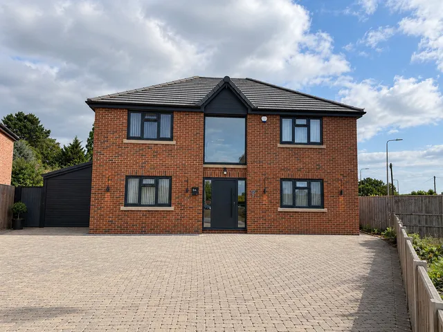 64 Old Bath Road, Reading RG31 4QL
