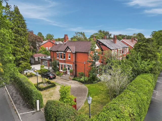 6 The Crescent, Stockport SK3 8SN
