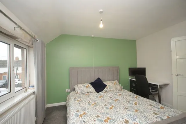 10 The Crescent, Berkeley GL13 9NY