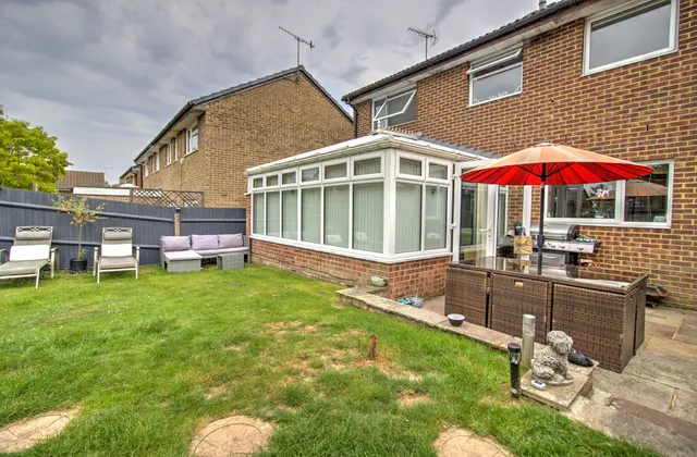 6 The Garrones, Crawley RH10 7YT