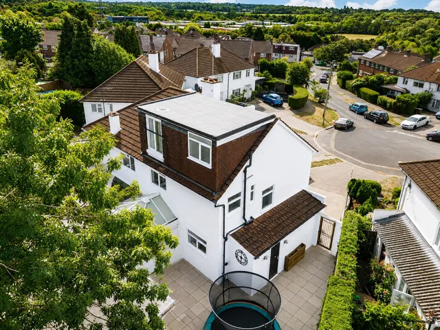24 Delius Close, Elstree WD6 3DW