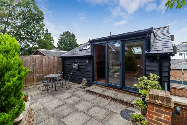 20 Brookfield Close, Tring HP23 4ED
