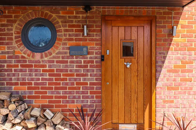 6 Vicarage Road, Tring HP23 4LR