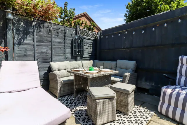 6 Vicarage Road, Tring HP23 4LR