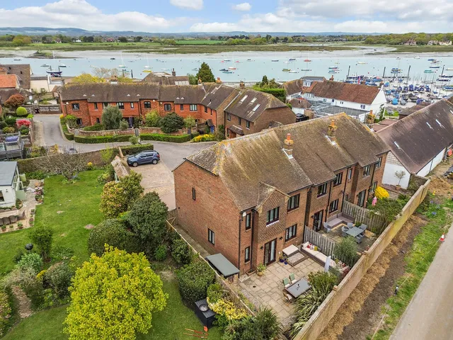9 Chandlers Reach, Chichester PO20 7BD