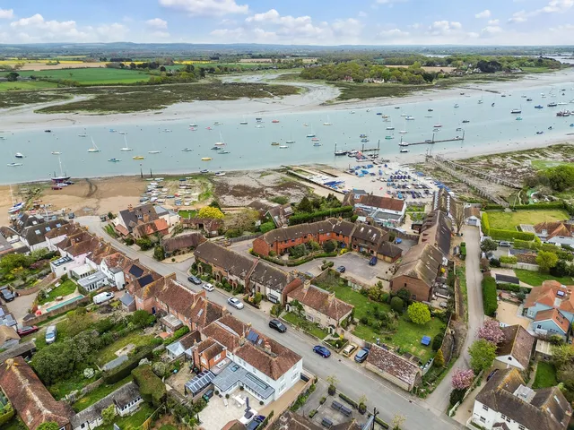 9 Chandlers Reach, Chichester PO20 7BD