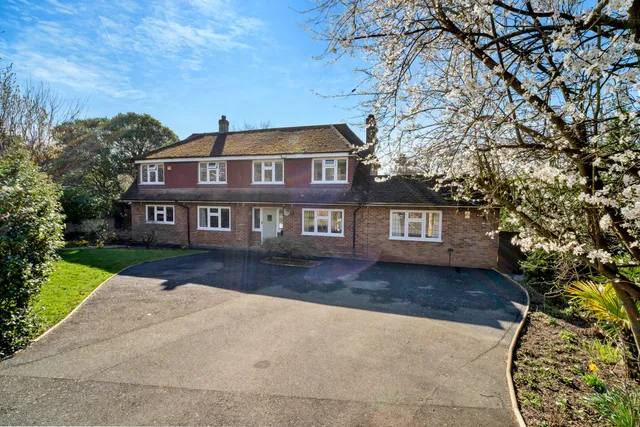 Stivichal The Close, Bourne End SL8 5PE