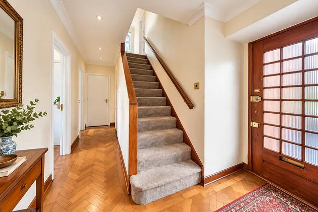 31 kings Drive, LONDON HA9 9HN