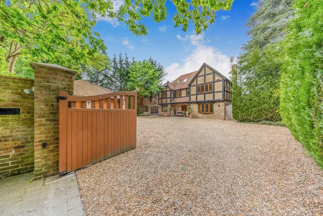 Tudor Lodge, 213a Finchampstead Road, Wokingham RG40 3HS
