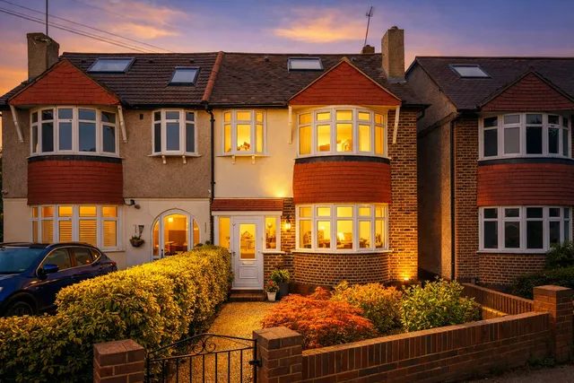 85 Churston Drive, Morden SM4 4JE
