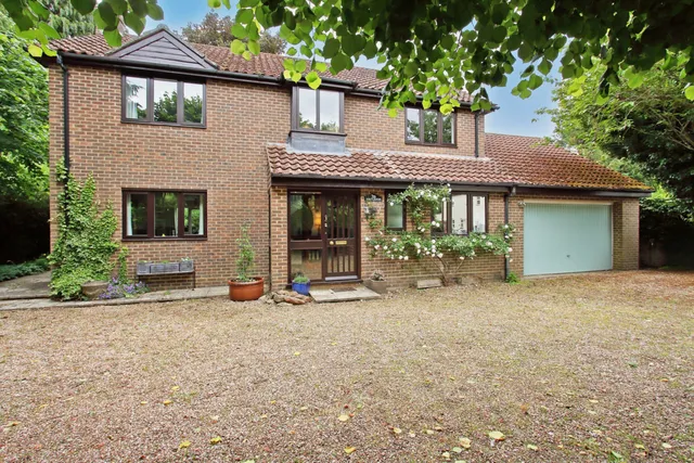 Waylands Ibthorpe Road, Andover SP11 0BD