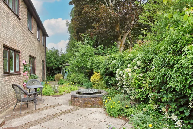 Waylands Ibthorpe Road, Andover SP11 0BD