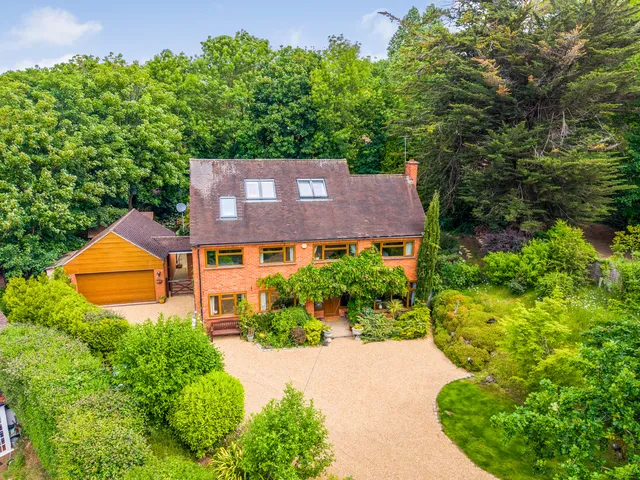 Willow Tree House Knowl Hill Common, Knowl Hill, Reading RG10 9YD