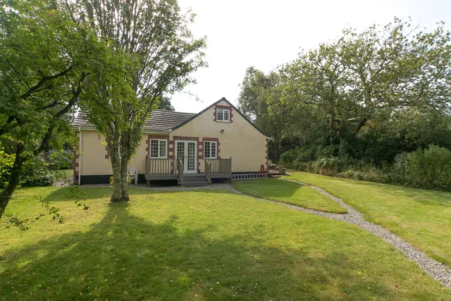Awelfa Lon Ganol, Menai Bridge LL59 5YD